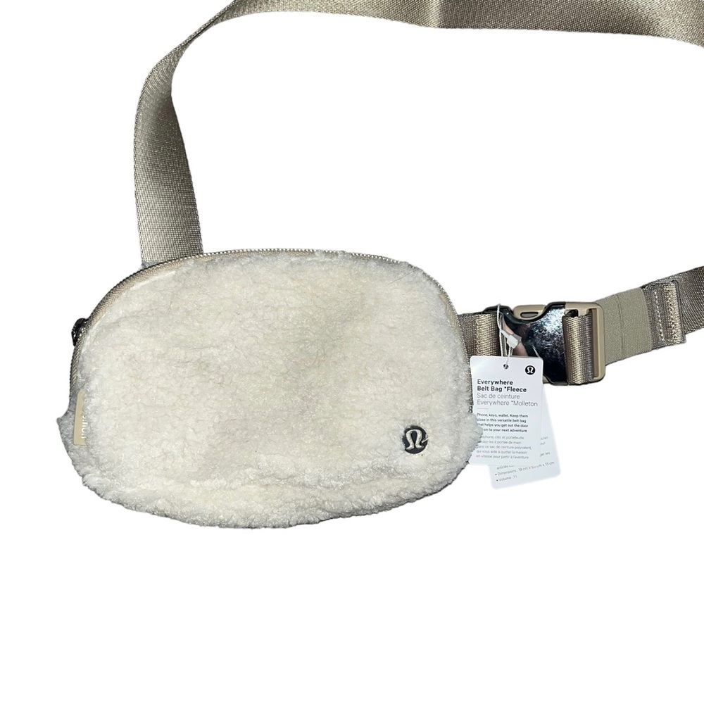 Lululemon everywhere belt bag tan fleece NWT
Price is firm - Picture 2 of 7